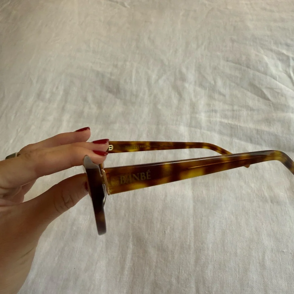 Banbe the Estella in Hazel Tort & Ink Sunglasses